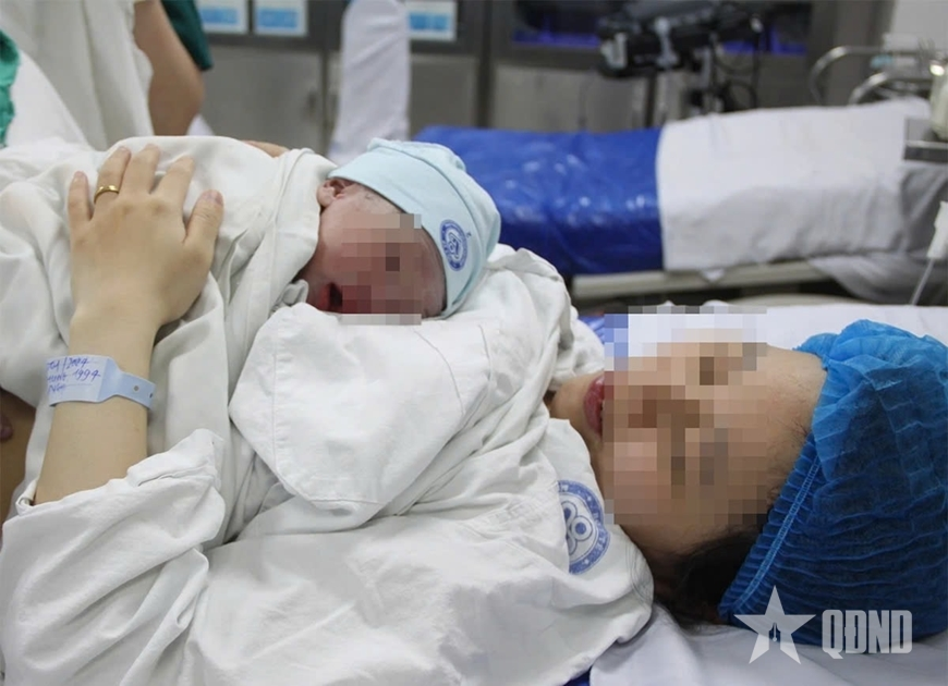 Chồng là quân nhân chuyên nghiệp, vợ có được hưởng chế độ thai sản nếu không tham gia bảo hiểm xã hội?